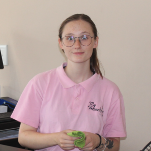 Head Waitress - Astrid